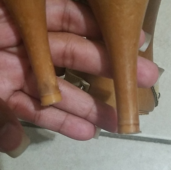 ALDO Tan Suede Studded Sandals Wood Heels Sz 39/8 - Picture 7 of 8